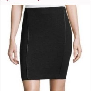 Laundry by Shelli Segal Quilted Pencil Skirt Women's Size 6 Black Fitted Stretch